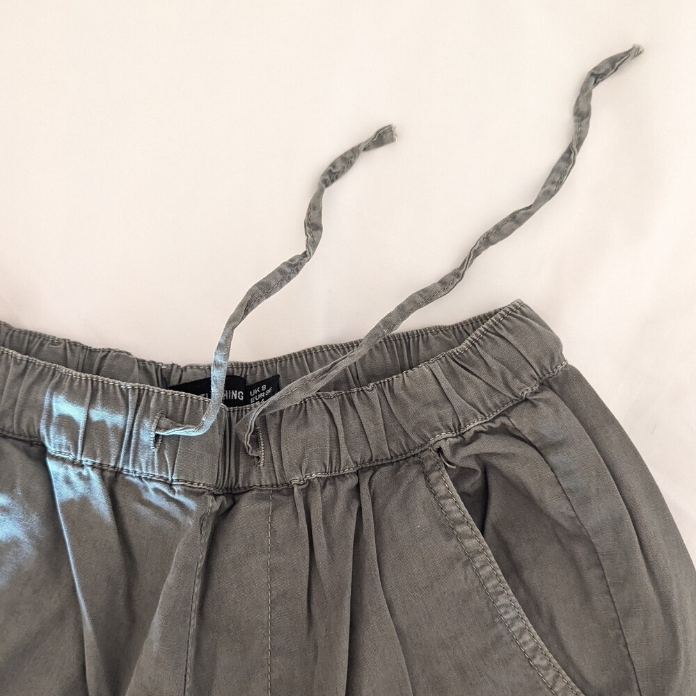 Adorable PRETTY LITTLE THING Cargo Pants - Size 4 - Picture 2 of 4